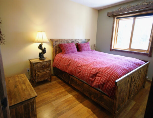 Otter_bedroom1-800x532