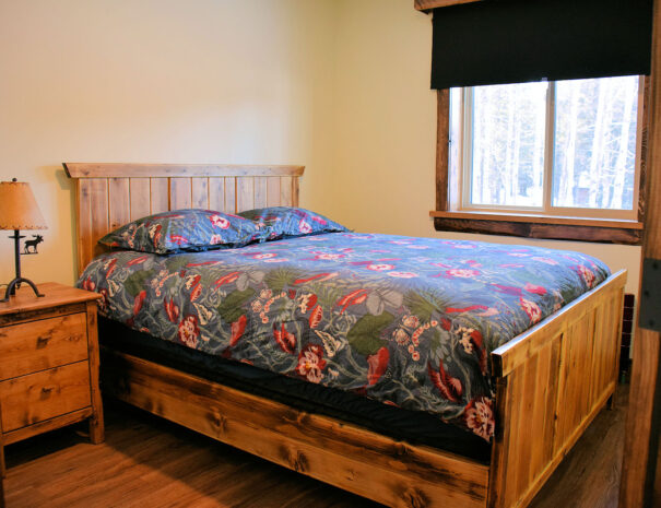 queen-bedroom-1600x1067