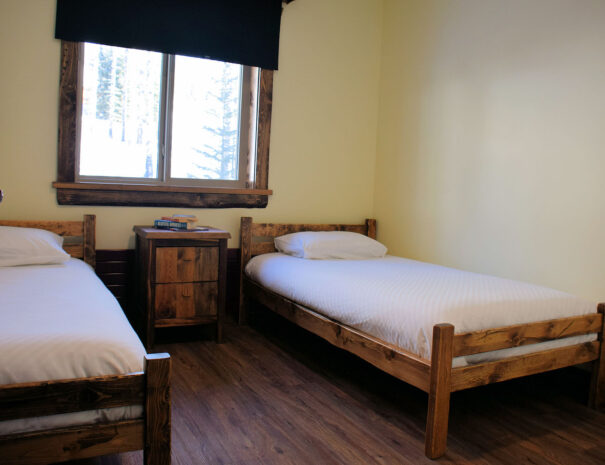 twin-bedroom-1600x1067